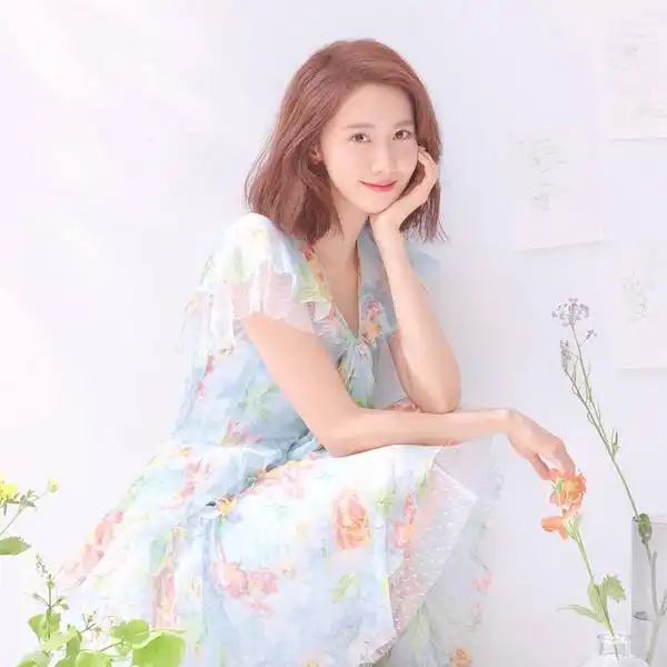 林允儿换了新发色美成小仙女本仙,这款无敌显白的奶油栗子色真的有这么神