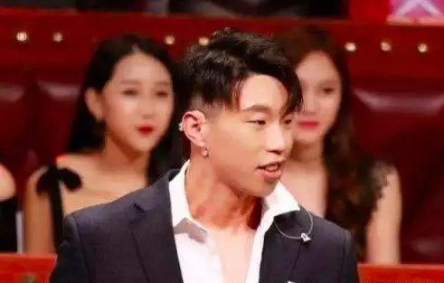 迷妹千万的中国男团走向世界,禁欲系写真不容错过