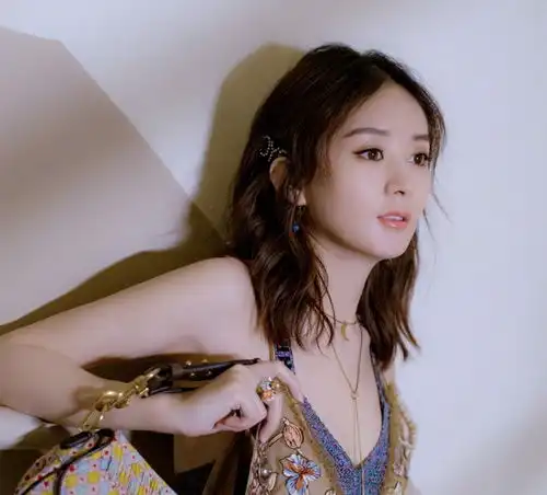 耳环搭配有一套,揭开隐藏在精致女孩耳畔的秘密