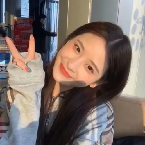白色治愈系女生头像图片