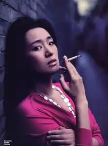男生头像抽烟黑色系是什